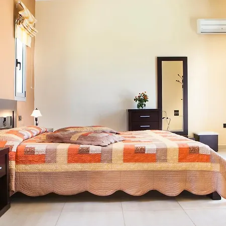 Skala Sleeps 6 Pool Wifi וילה