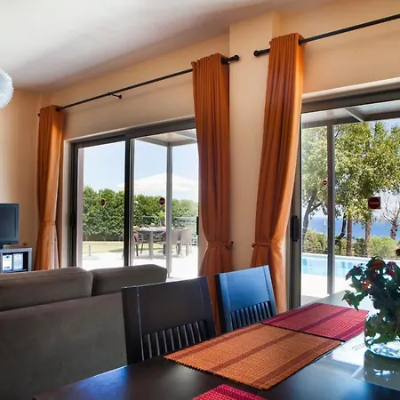 Skala Sleeps 6 Pool Wifi וילה