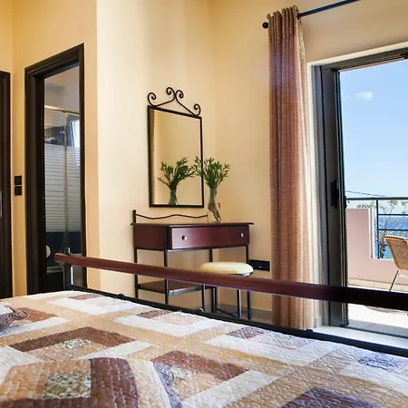 Villa Skala Sleeps 6 Pool Wifi