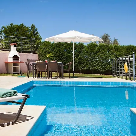 Villa Skala Sleeps 6 Pool Wifi